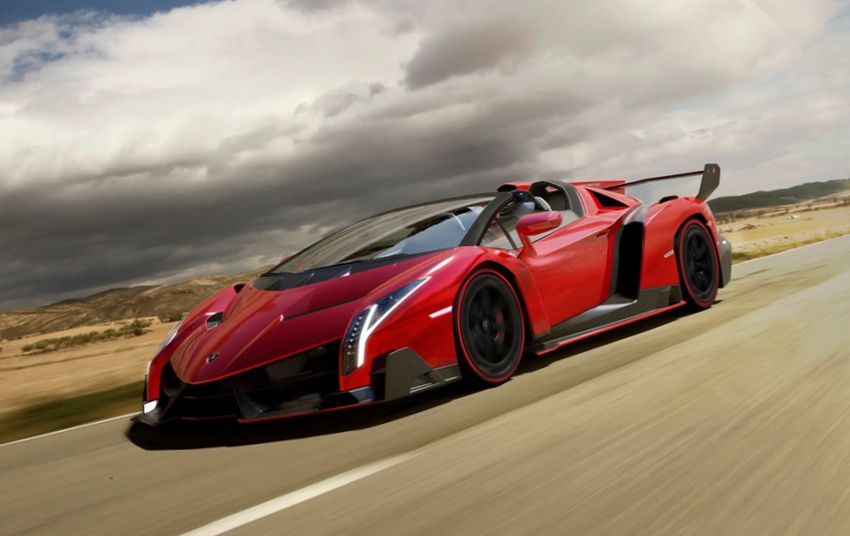 Суперкар представляет собой открытую версию купе Lamborghini Veneno. На родстере установлен двигатель объемом 6,5 литра. Мощность мотора — 750 лошадиных сил. До 100 км/ч машина разгоняется за 2,9 секунды