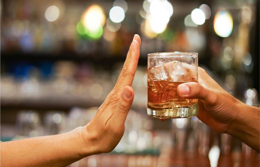 О симптомах «пятничного» алкоголизма рассказал клинический психолог Марат Сараев