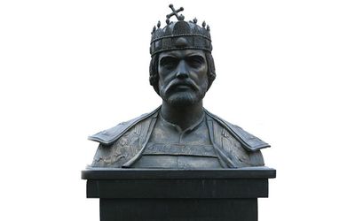 Иштван І король Венгрии 967-1038 (как Владимир Великий на Руси) перевел свой народ из язычества в христианство. Многие люди было против новой веры.