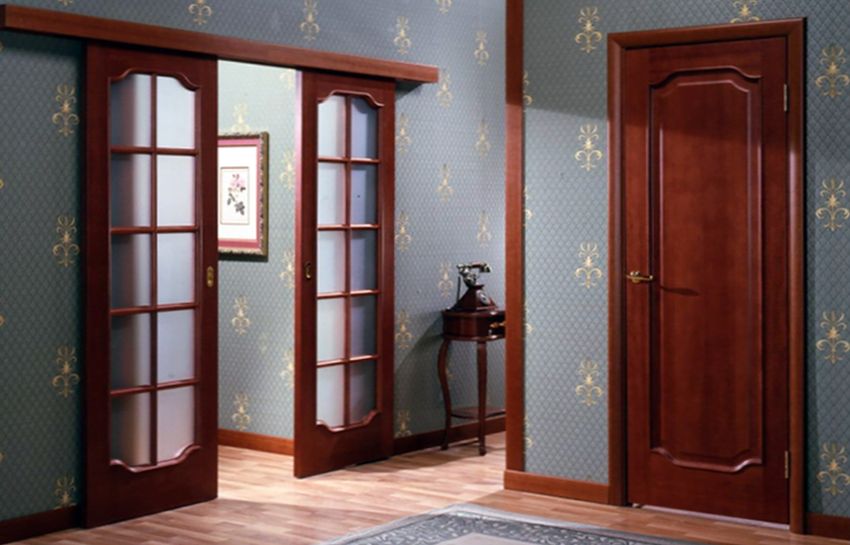 В отличие от классических квартирные двери могут иметь существенную длину.