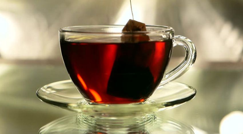 черный чай является "многообещающим противодиабетическим средством гликемического контроля", а это значит, помогает снизить уровень сахара в крови.