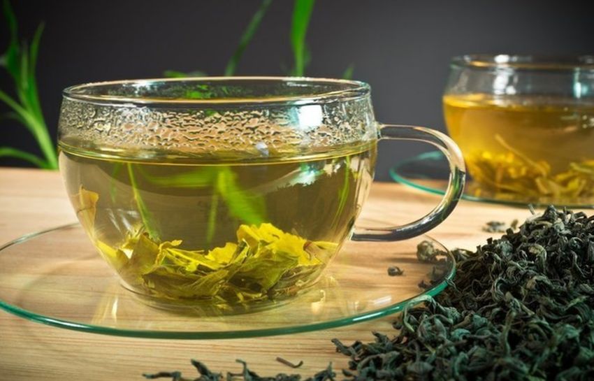 Если вы слышали, что зеленый чай полезен, вам не показалось. Он помогает от головной боли, способствует снижению веса и улучшает умственную активность.
