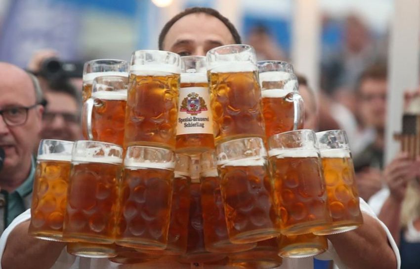 Октоберфест — фольклорный фестиваль, который ежегодно проводят в Мюнхене. Организует праздник администрация города Мюнхен.
